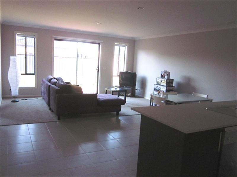 8 Walton Loop, Point Cook VIC 3030