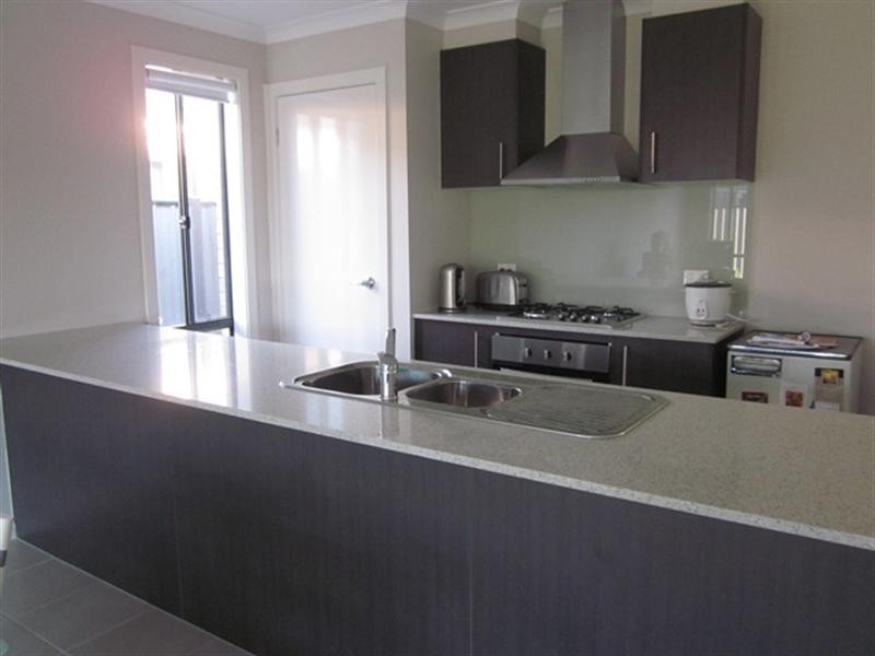 8 Walton Loop, Point Cook VIC 3030