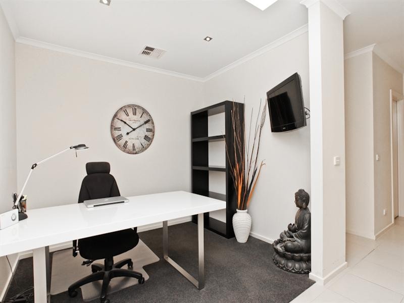 4 Moorhen Boulevard, Williams Landing VIC 3027