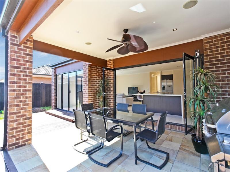 4 Moorhen Boulevard, Williams Landing VIC 3027