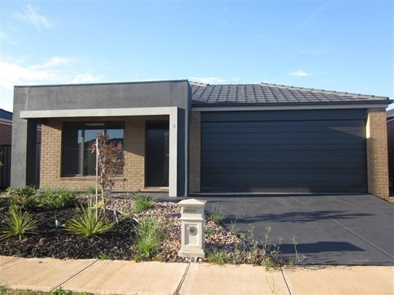 3 Walton Loop, Point Cook VIC 3030