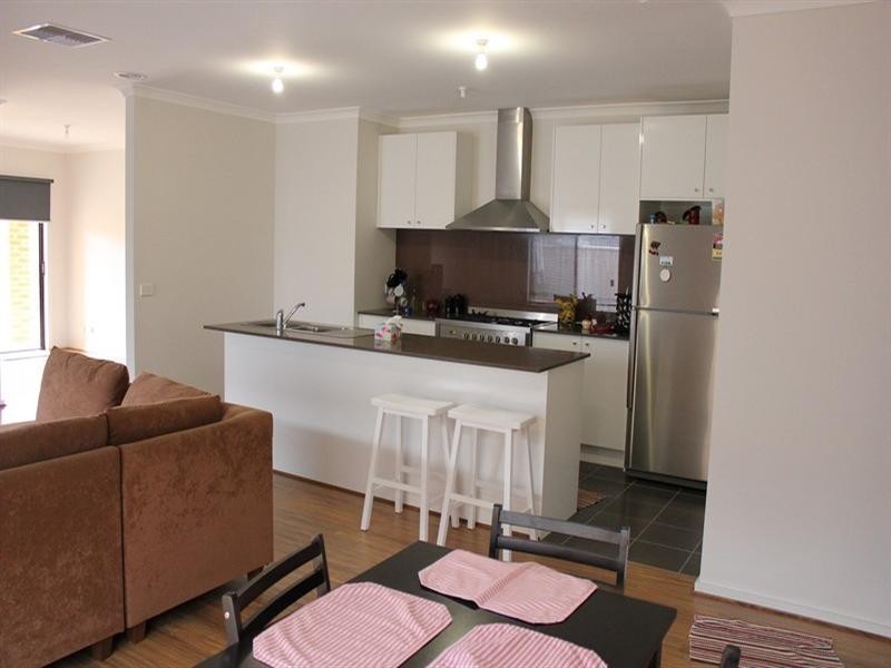 16 Mannikins Way, Williams Landing VIC 3027