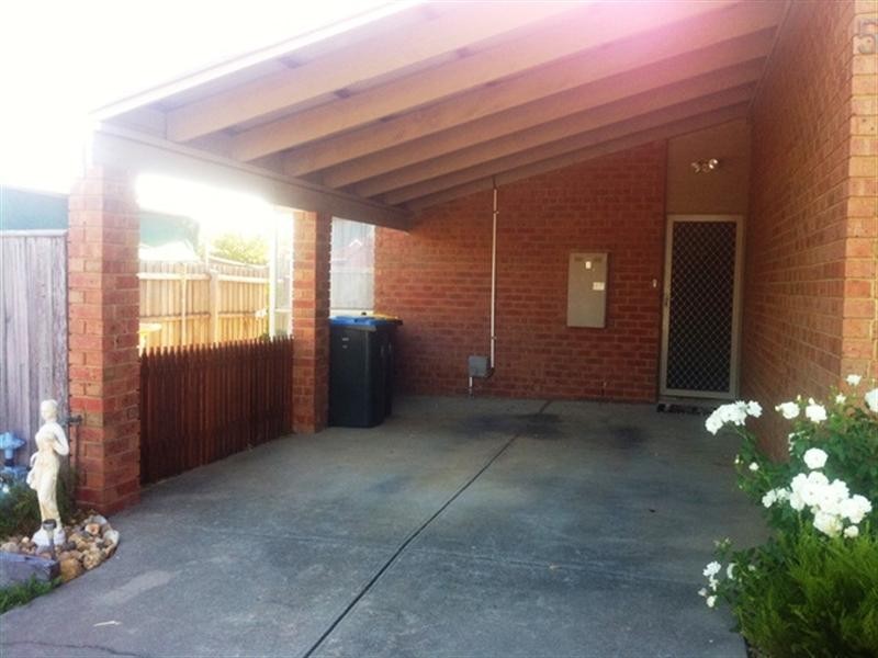 2/52 Iluka Drive, Werribee VIC 3030