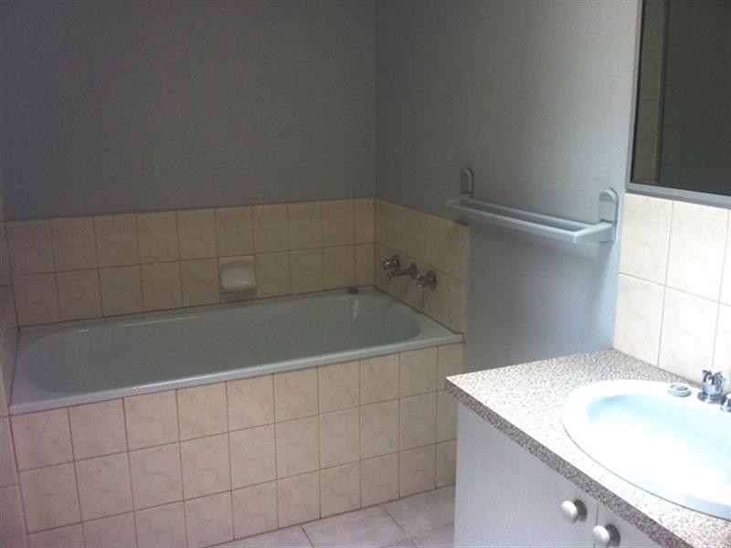 2/52 Iluka Drive, Werribee VIC 3030