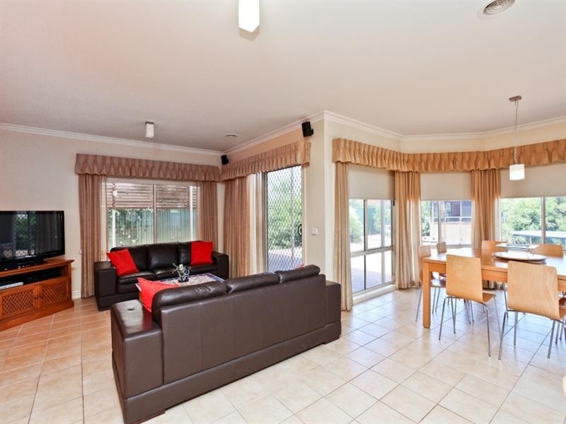 8 Balmoral Close, Wyndham Vale VIC 3024