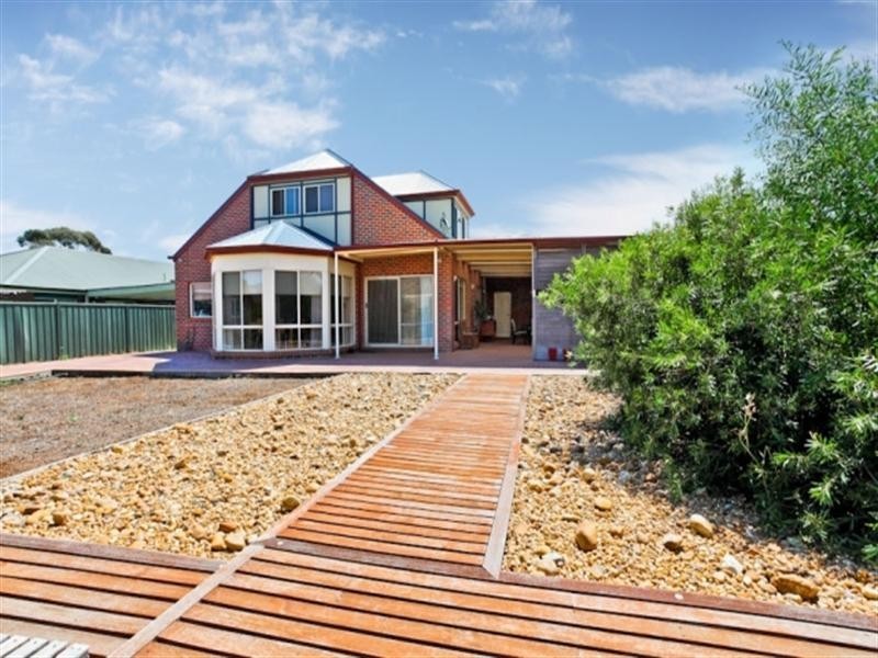 8 Balmoral Close, Wyndham Vale VIC 3024