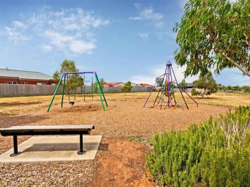 14 Cromwell Road, Werribee VIC 3030