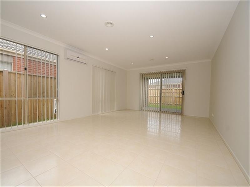 11 Jemma Avenue, Point Cook VIC 3030