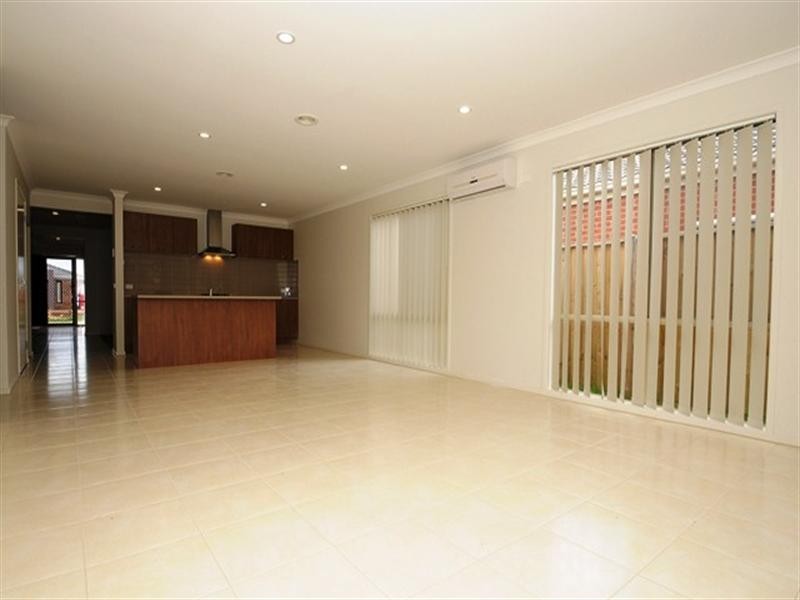 11 Jemma Avenue, Point Cook VIC 3030