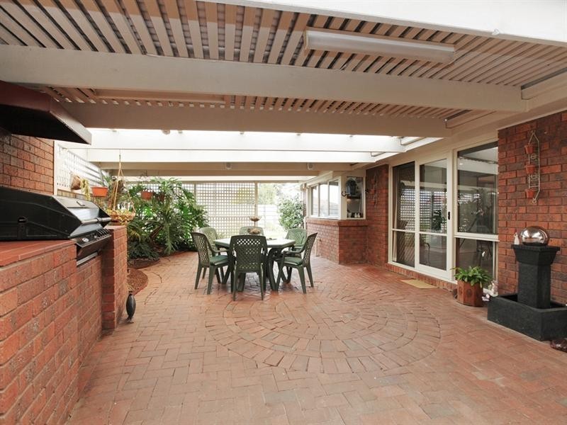 1 Weiskof Drive, Hoppers Crossing VIC 3029