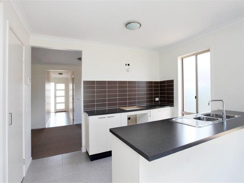 5 Manuka Grove, Wyndham Vale VIC 3024