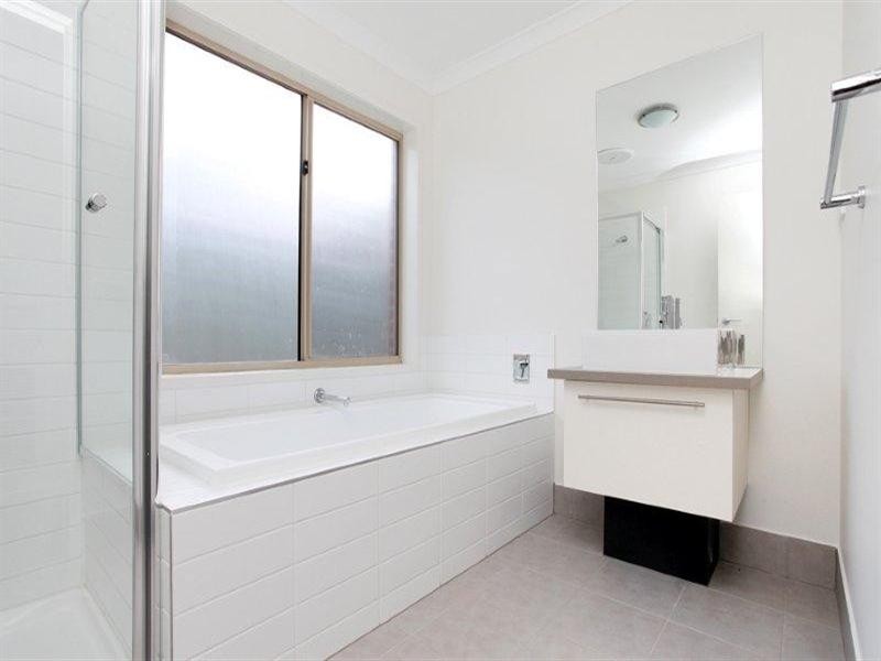 5 Manuka Grove, Wyndham Vale VIC 3024