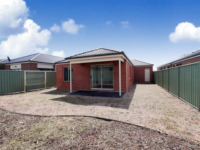 5 Manuka Grove, Wyndham Vale VIC 3024