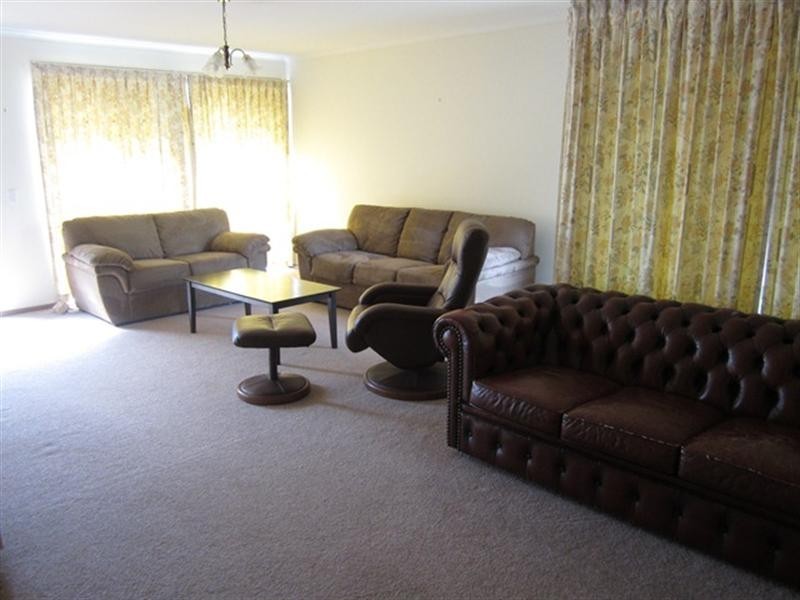 27 Swan Street, Werribee VIC 3030