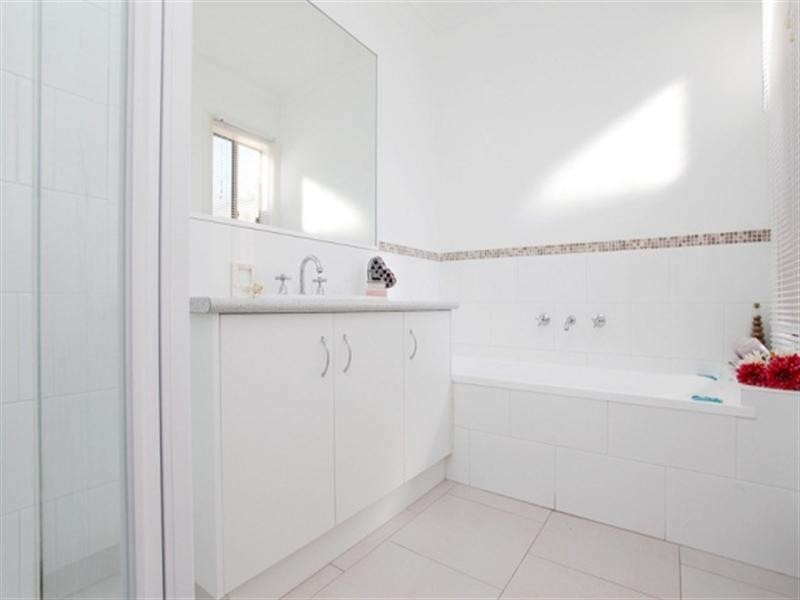 2/2 Cityview Crescent, Tarneit VIC 3029