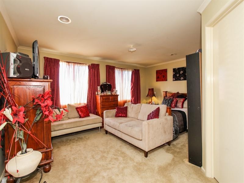 70 Riversdale Drive, Tarneit VIC 3029