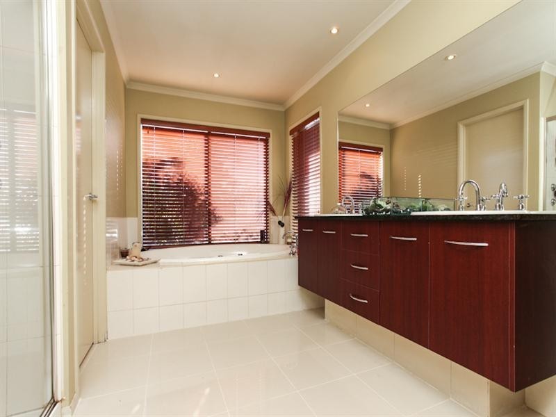 70 Riversdale Drive, Tarneit VIC 3029