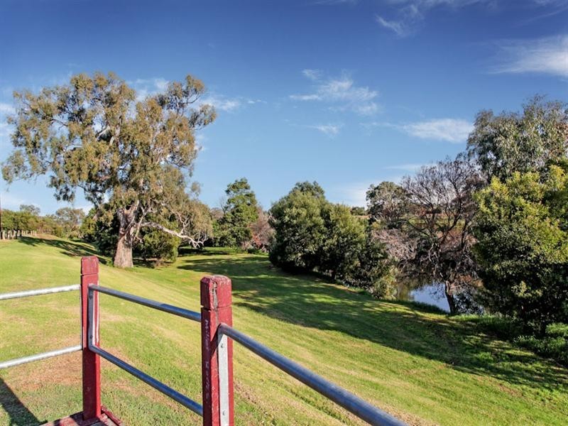 70 Riversdale Drive, Tarneit VIC 3029