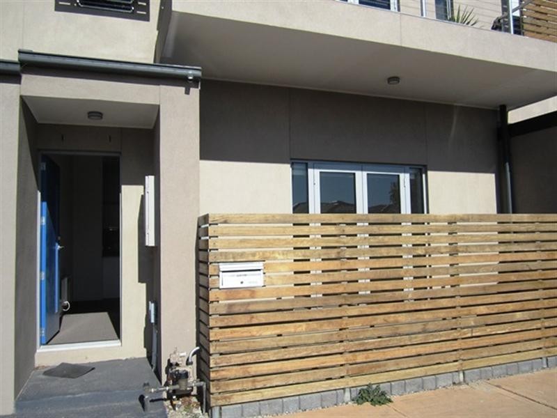 1/33 Tom Roberts Road, Point Cook VIC 3030