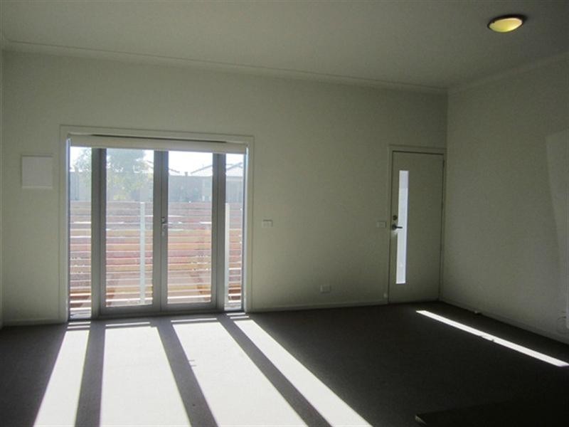 1/33 Tom Roberts Road, Point Cook VIC 3030