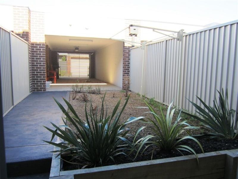 1/33 Tom Roberts Road, Point Cook VIC 3030