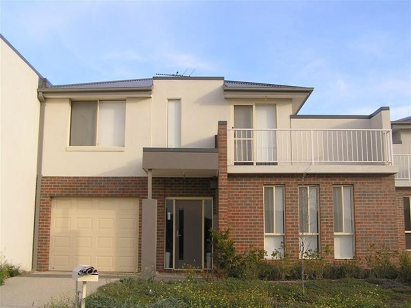 10 East Cornhill Drive, Point Cook VIC 3030