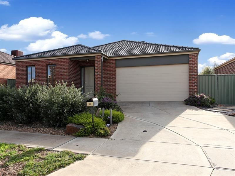 11 Vaughan Chase, Wyndham Vale VIC 3024