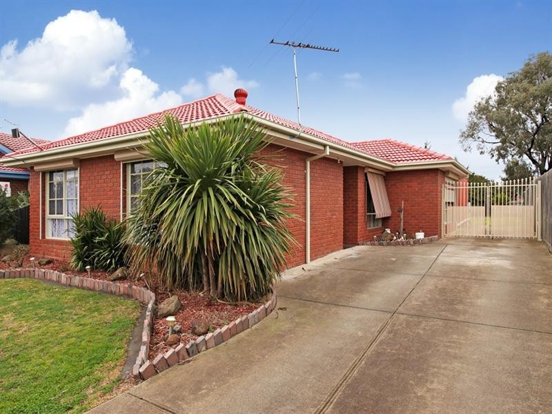 8 Sanderling Street, Werribee VIC 3030