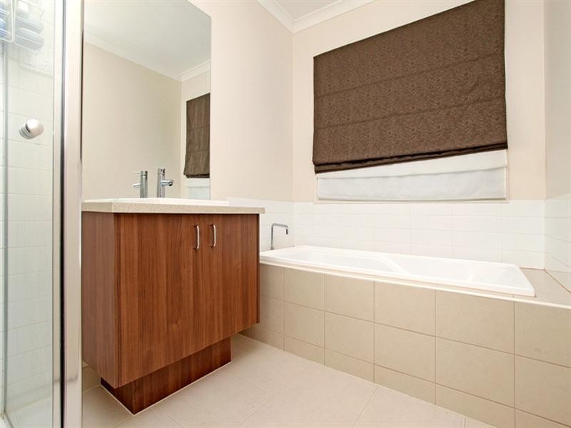 11 Vaughan Chase, Wyndham Vale VIC 3024