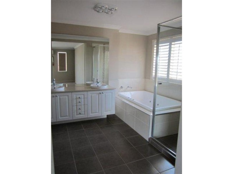 15 Eucumbene Road, Wyndham Vale VIC 3024