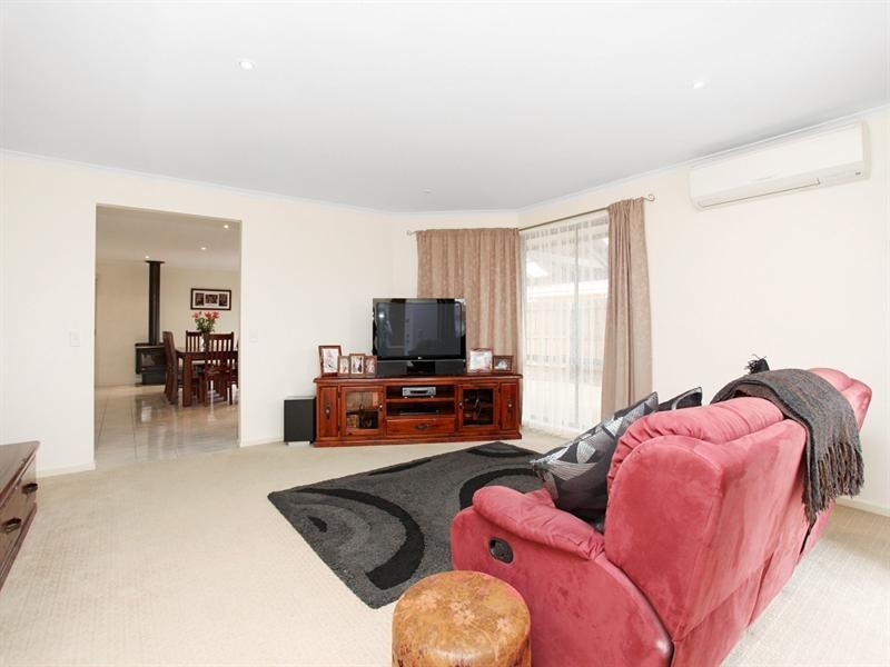 61 Kathleen Cresent, Hoppers Crossing VIC 3029