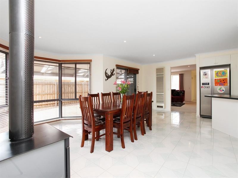 61 Kathleen Cresent, Hoppers Crossing VIC 3029