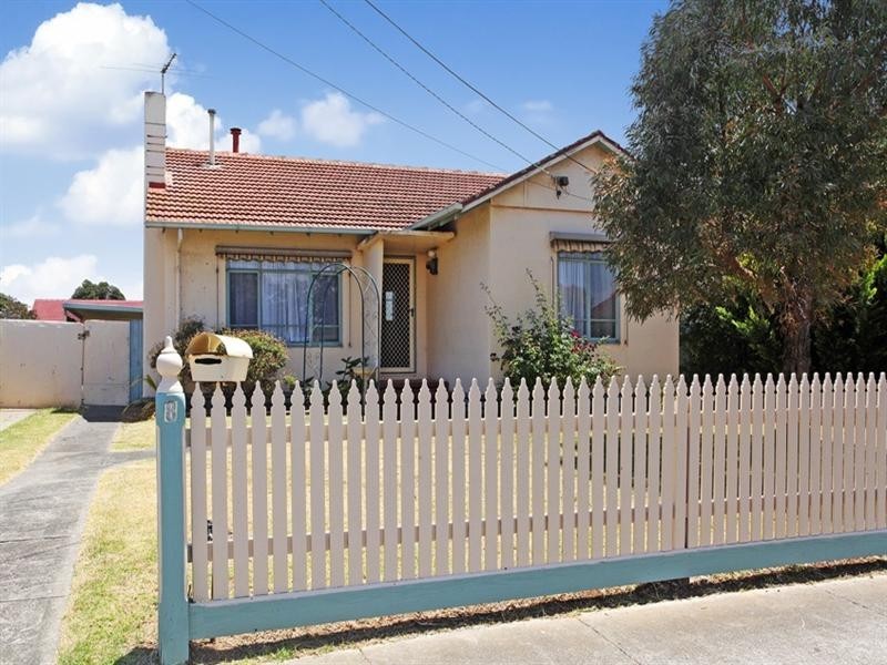 8 Williams Road, Laverton VIC 3028