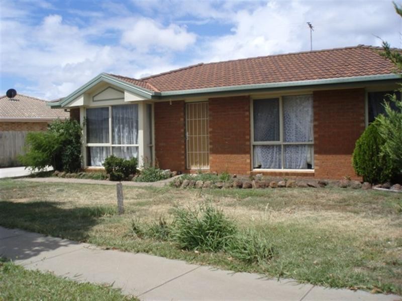 98 Cambridge Crescent, Werribee VIC 3030