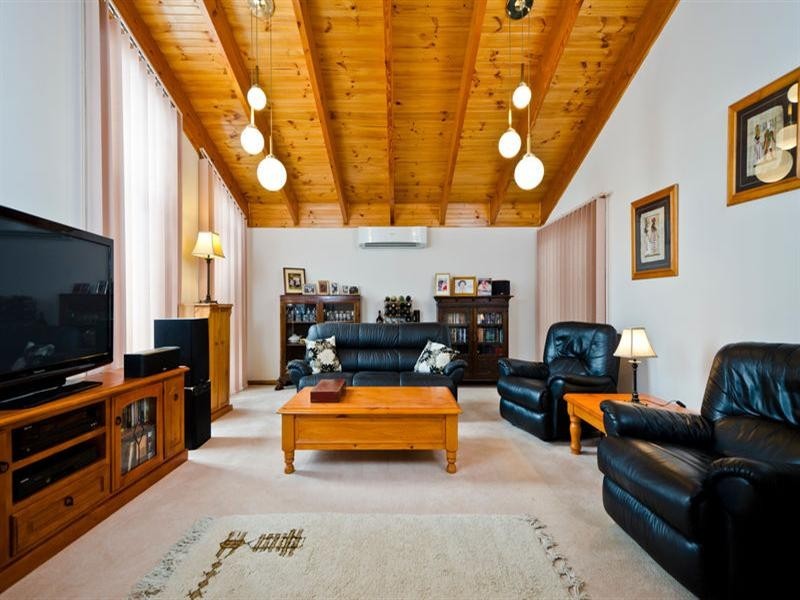 80 Grevillea Crescent, Hoppers Crossing VIC 3029