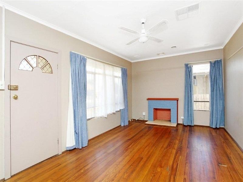 8 Williams Road, Laverton VIC 3028