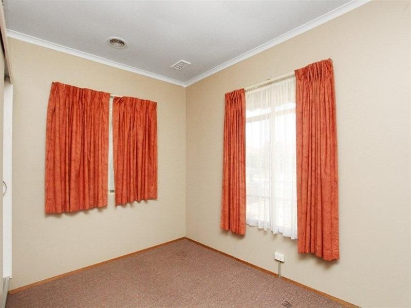 8 Williams Road, Laverton VIC 3028