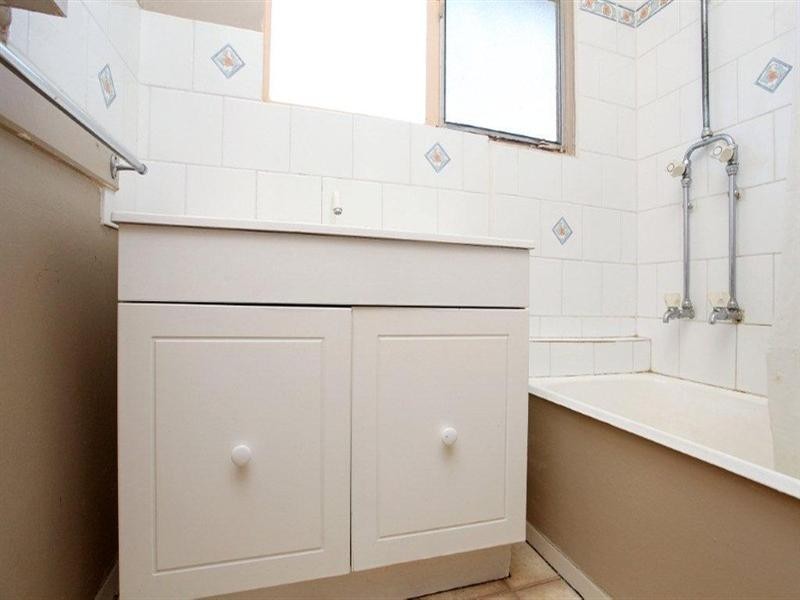 8 Williams Road, Laverton VIC 3028