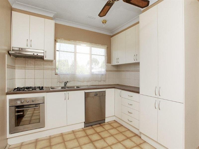 8 Williams Road, Laverton VIC 3028