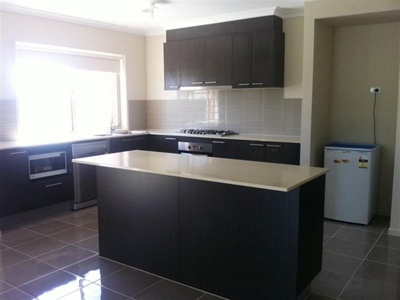 18 Avonwood Avenue, Wyndham Vale VIC 3024