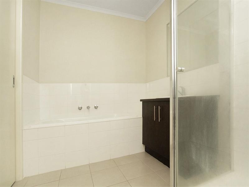 2/47 West Meadows Lane, Truganina VIC 3029