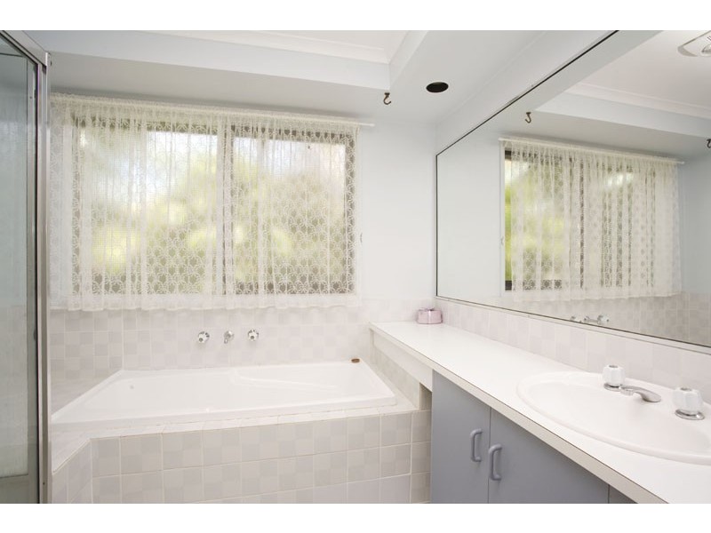 2 McKenzie Crescent, Hoppers Crossing VIC 3029