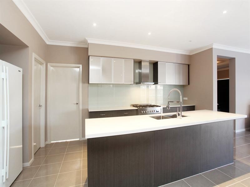 16 Tamborine Avenue, Point Cook VIC 3030