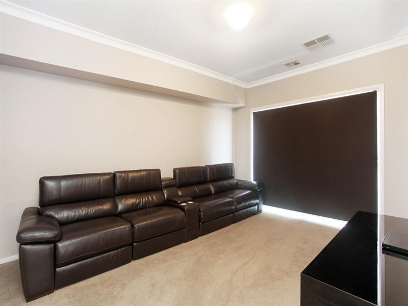 16 Tamborine Avenue, Point Cook VIC 3030