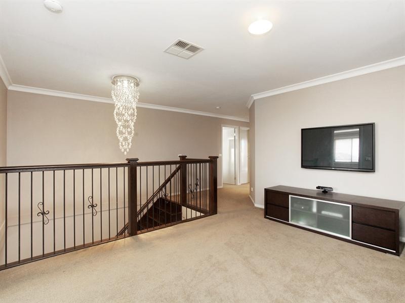 16 Tamborine Avenue, Point Cook VIC 3030