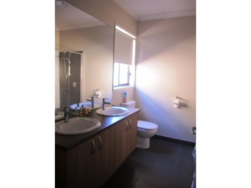 9 Langley Avenue, Wyndham Vale VIC 3024