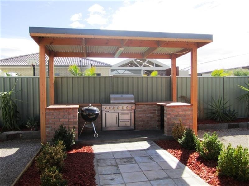 9 Langley Avenue, Wyndham Vale VIC 3024