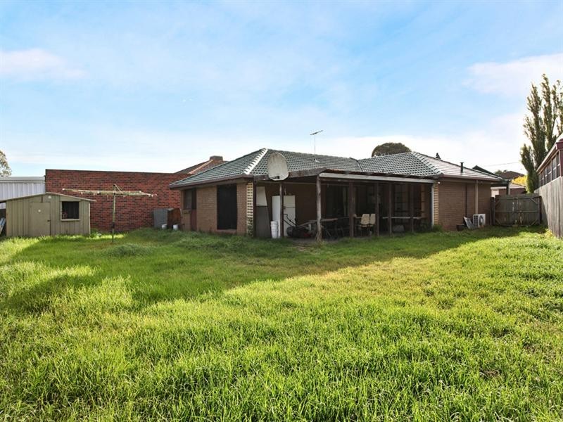 27 Huntingfield Drive, Hoppers Crossing VIC 3029