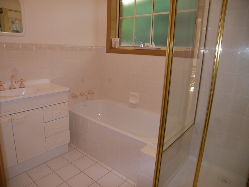 1, 38 Ruth Drive, Lenah Valley TAS 7008