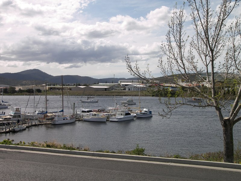 32 Gepp Parade, Derwent Park TAS 7009